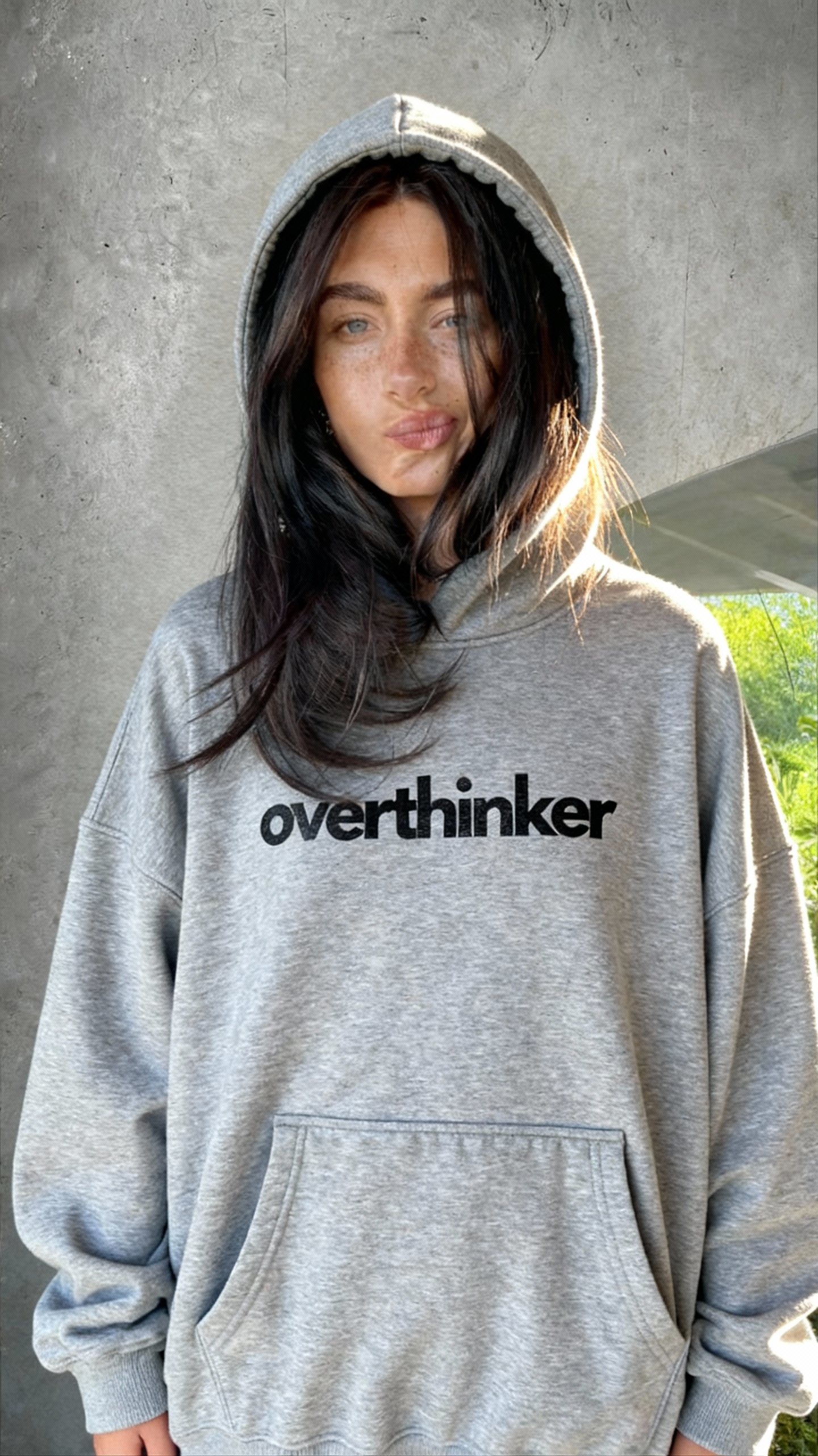 Szara Bluza "Overthinker"